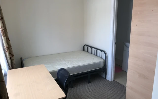 En-suite room close to Coventry University 2