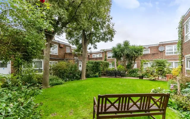 Browning Court, Barons Court, W14 0