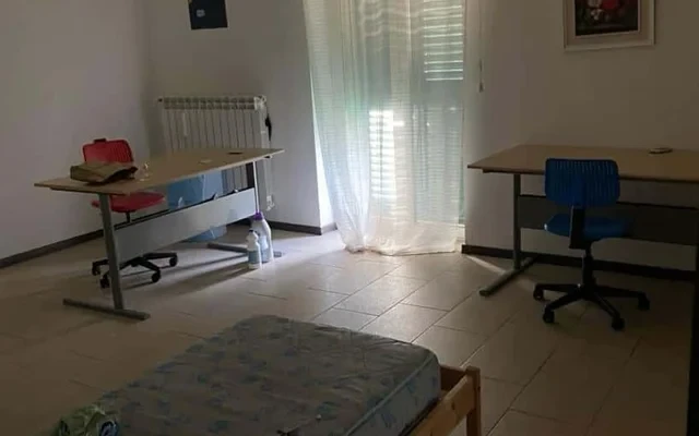 Tre camere in appartamento condiviso in Via Sigismondo Castromediano, Bari 1