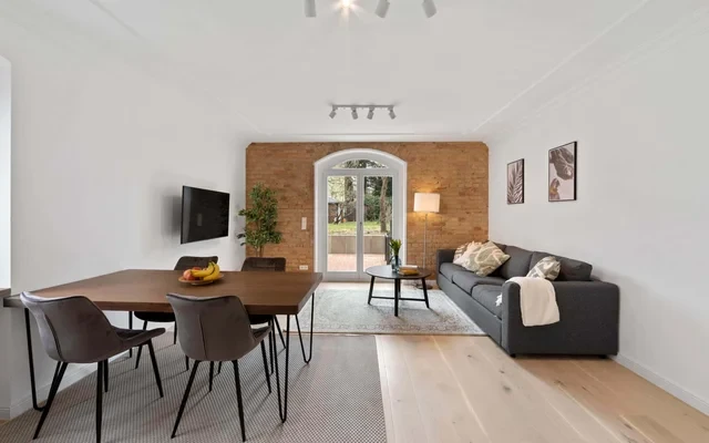 Luxurioese, frisch sanierte, gemutliche 4-Zimmer-Wohnung in einer Grunderzeitvilla (fur Familien geeignet). 2