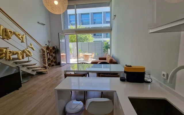 Apartamento en Calle de Julian Camarillo, Madrid 2