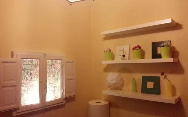 Suitable single bedroom ina 4-bedroom flat, in Puerta del Angel 2