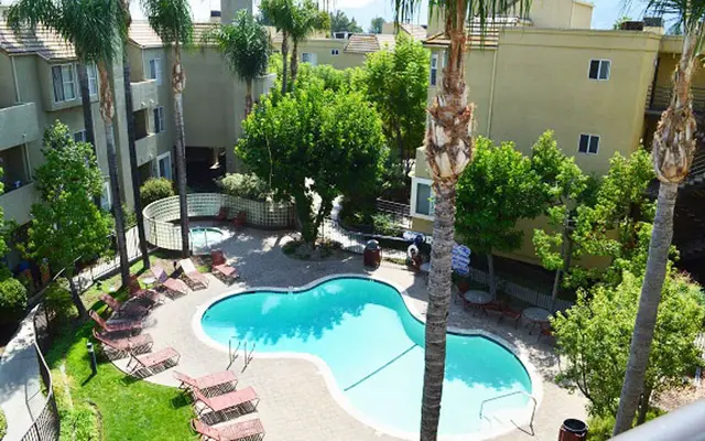 620 N Hollywood Way 2