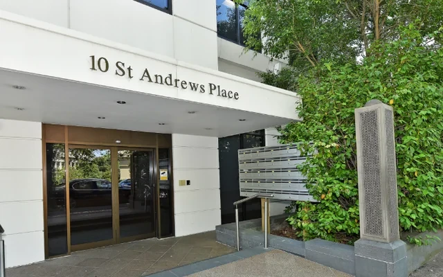 Apartment @ 10 St. Andrews Place 3