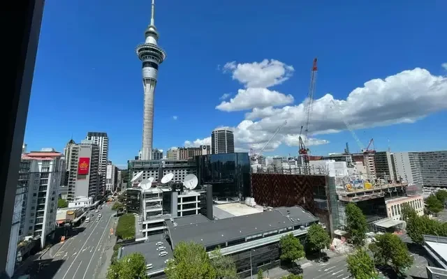 147 Victoria Street West 1