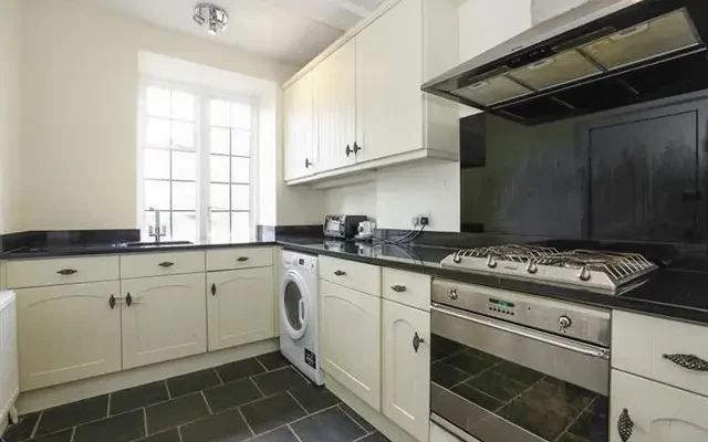 Manor Fields, London, SW15 3LP 2