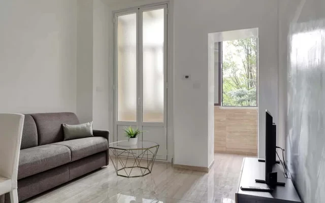 Charming flat w/ easy city centre access 2