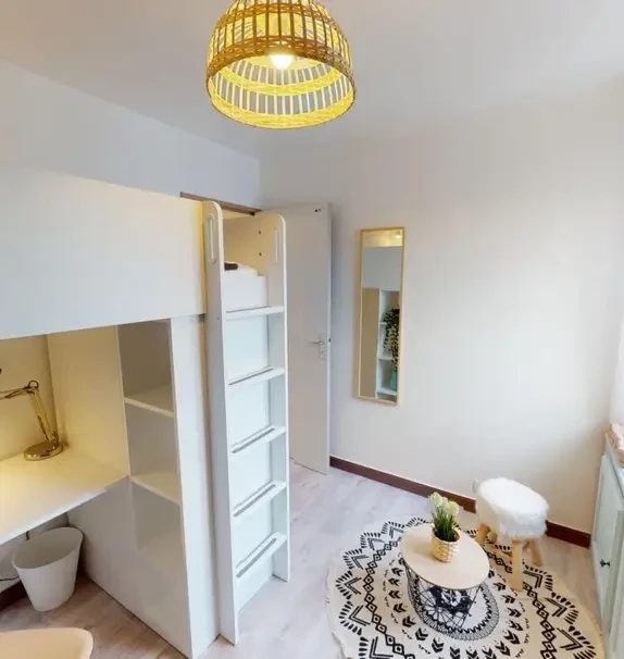 Cute single bedroom in a student flat, near the Glacière metro