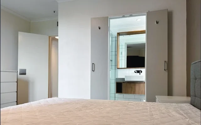 1003/333 Exhibition St 3