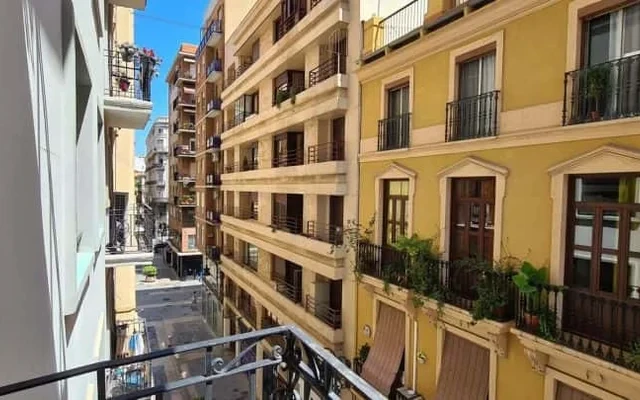 Piso de 7 habitaciones en Ciutat Vella 0