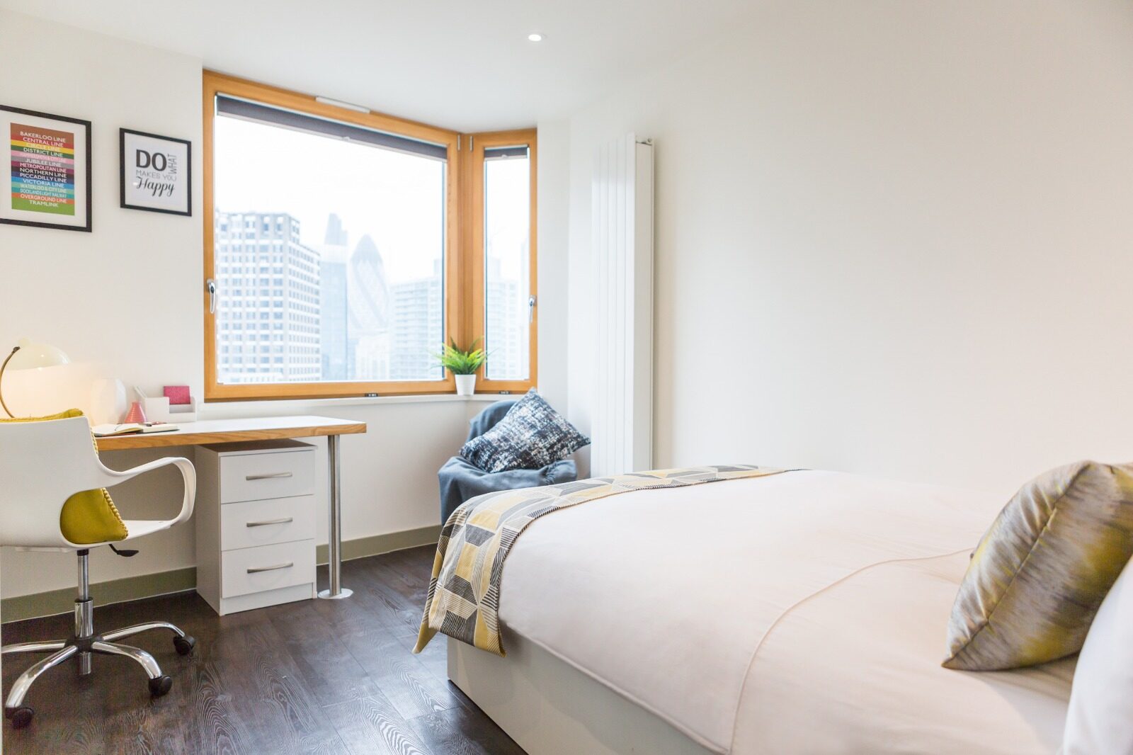 Lit Aldgate Residence