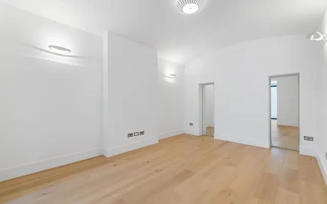 Ennismore Gardens, London, SW7 1AQ 2