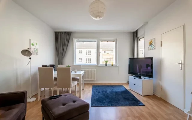 Laura: sonniges Studio mit Balkon 0