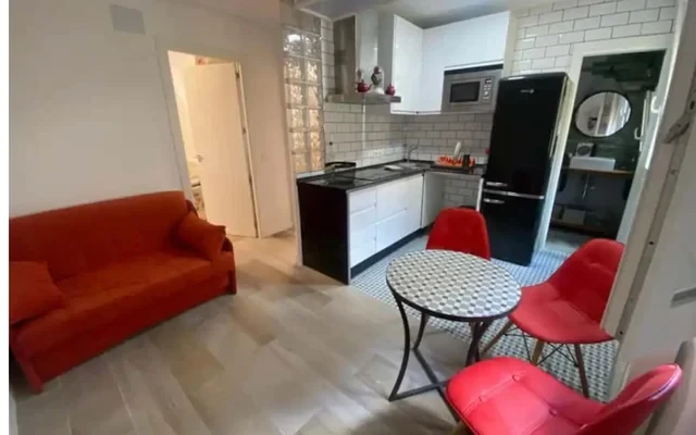 Apartment in Calle del Meson de Paredes, Madrid for 40 m² with 2 bedrooms 0