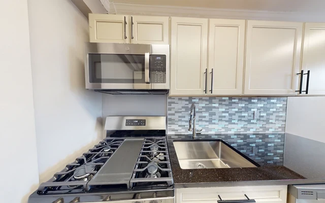 1505 East Genesee Street 3
