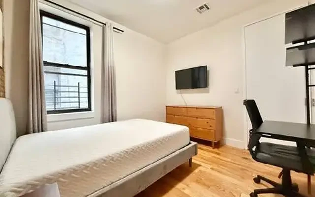 772 Jefferson Avenue, Brooklyn 4