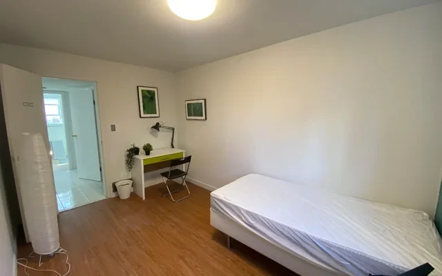 Metrotown House 4