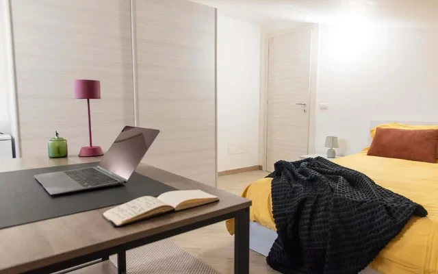 ROOFTOP APARTMENT (up to 4) with QUEEN BED, LIVING AREA, PRIVATE TERRACE, 15 min to ROME-DOWNTOWN #R13 1