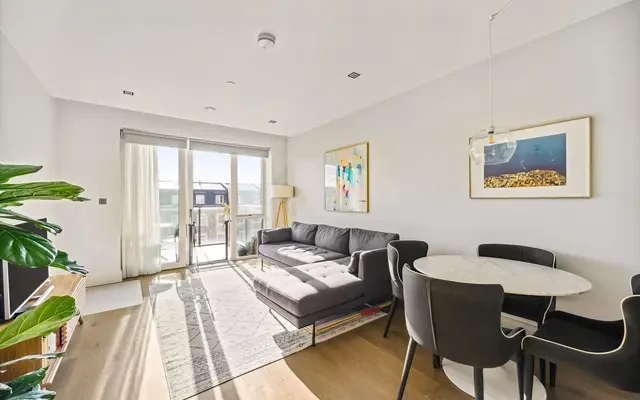 Renaissance Square Apartments, Palladian Gardens, Chiswick, London, W4 2DZ 1