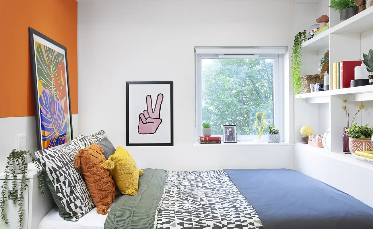 Extra Large Ensuite: Three Bed Flat