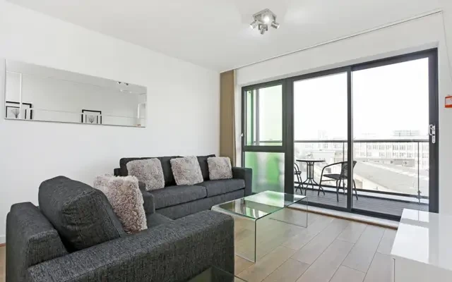Yeoman Court, London E14 0