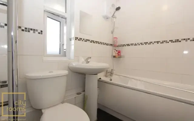 apartment in Shadwell 3
