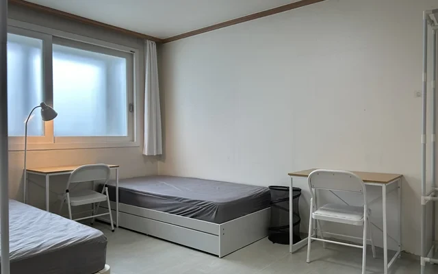 #1 Dongdaemun, Three-Bedroom Apartment with Furniture 4