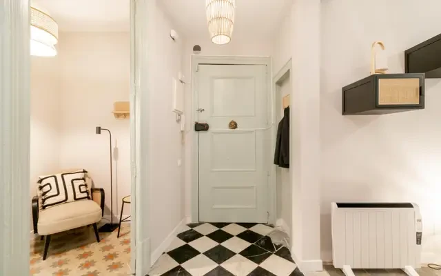 Lovely 1-bedroom apartment near the popular Plaça Reial 2
