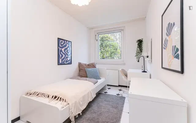 Bright single bedroom near the Rehbrücke train station 0