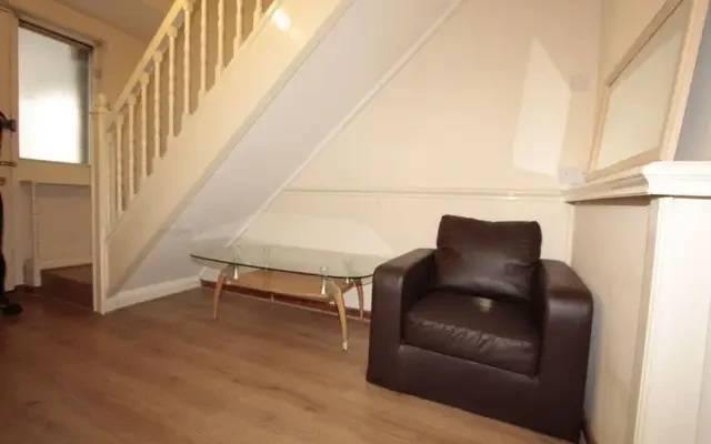 apartment in Shadwell 2