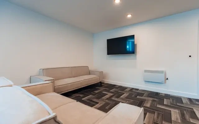 Entire Place·8B···Graduation House 2