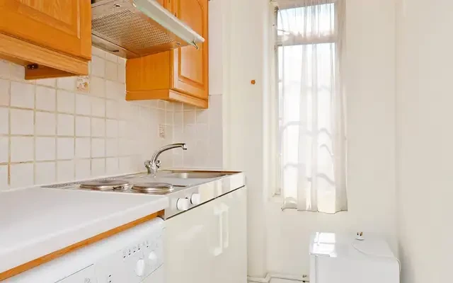 Rossmore Court, Baker Street, NW1 1