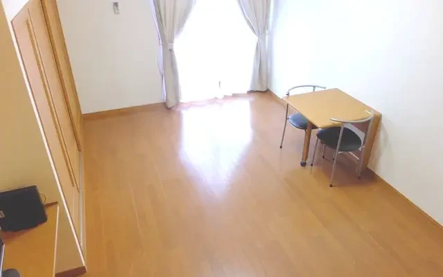 レオパレスヴィクトワール 4