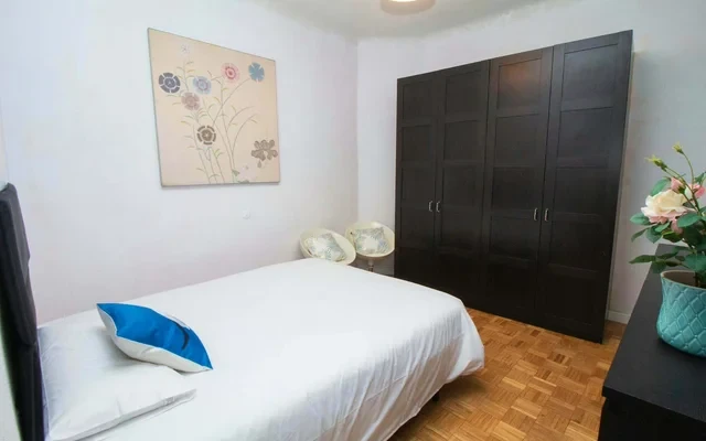 Calle de Miguel Moya Madrid 28004 Spain 1