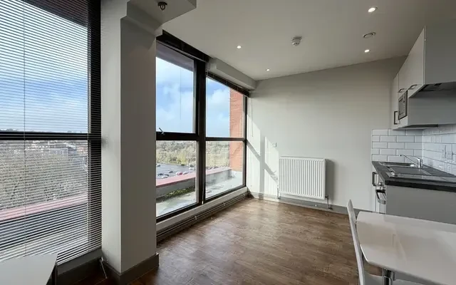 Week Street 29631# 4