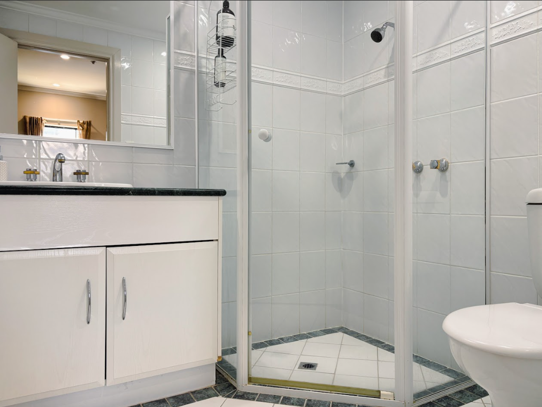 Secondary Room of 3 Bed 2 Bath