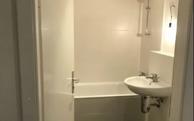 Charming single bedroom in a 3-bedroom apartment in Stellingen 1