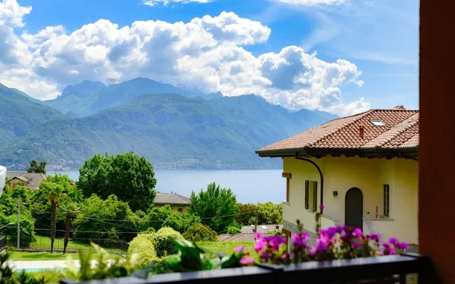 POGGIO FIORITO - Appartamento vista lago con parcheggio a Menaggio 3