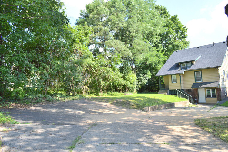 1005 East Colvin Street