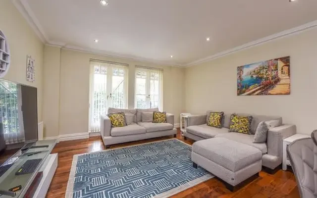 Clevedon Road, Twickenham, TW1 2TU 3
