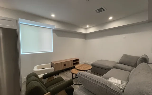 1377 W 36th Pl 4