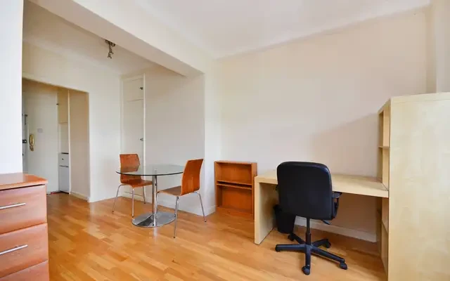 Warren Court, Fitzrovia, NW1 3