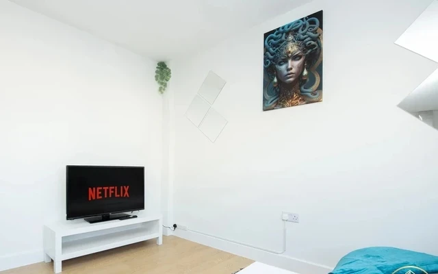 Medusa Apartment - The Gaze of Town 3