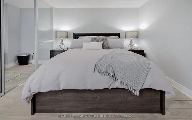 28 pemberton Ave - ノース・ヨークの学生向け宿泊施設 - 1+1 bed 2 bath
