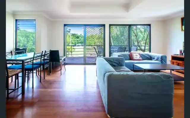 85 Munro St 3