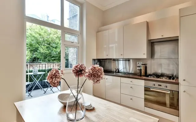 Notting Hill Gate, London, W11 3LF 0