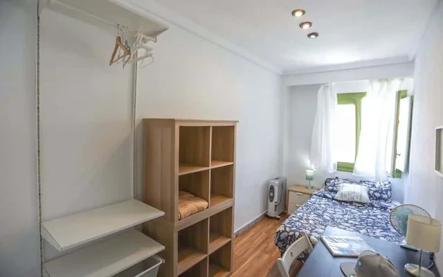Piso de 4 habitaciones en Ciutat Vella 0