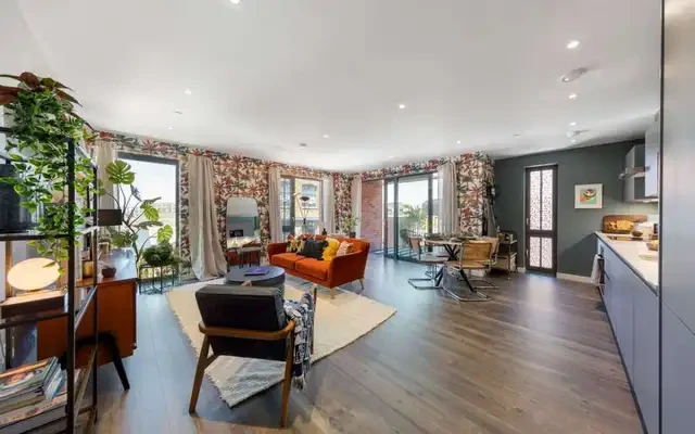 Curie House 0