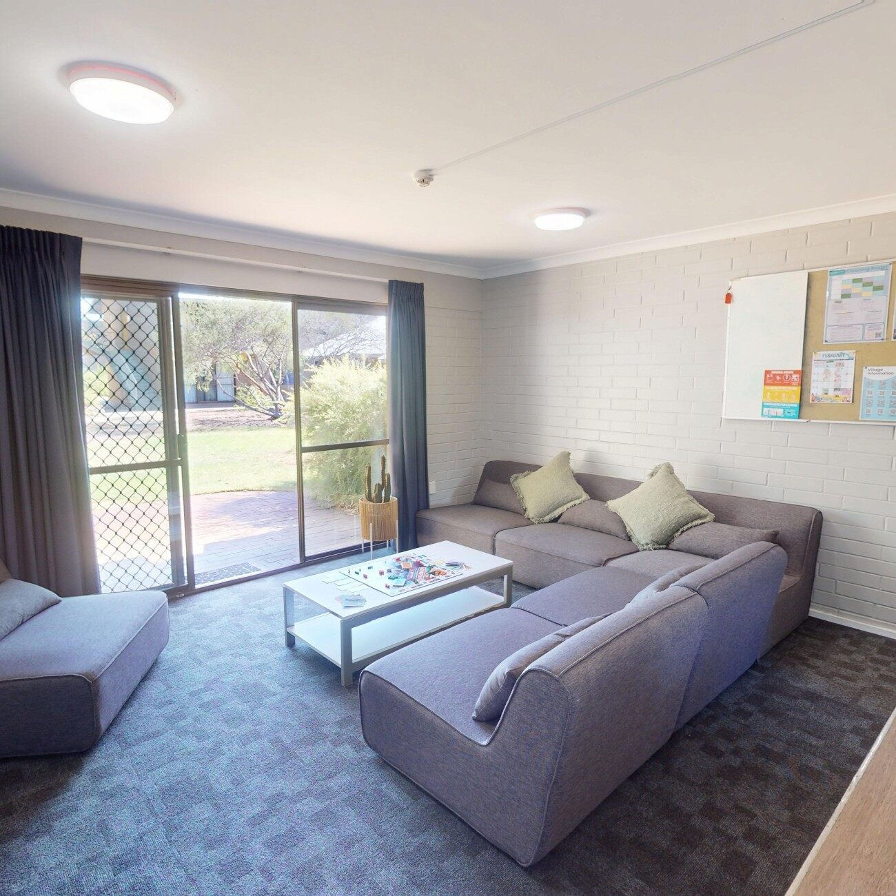 4 Bedroom Apartment south-Single bed