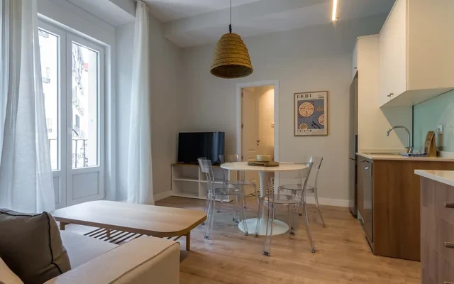 Bright & Stylish - 2Bedrooms 1Bathroom - Sol 1